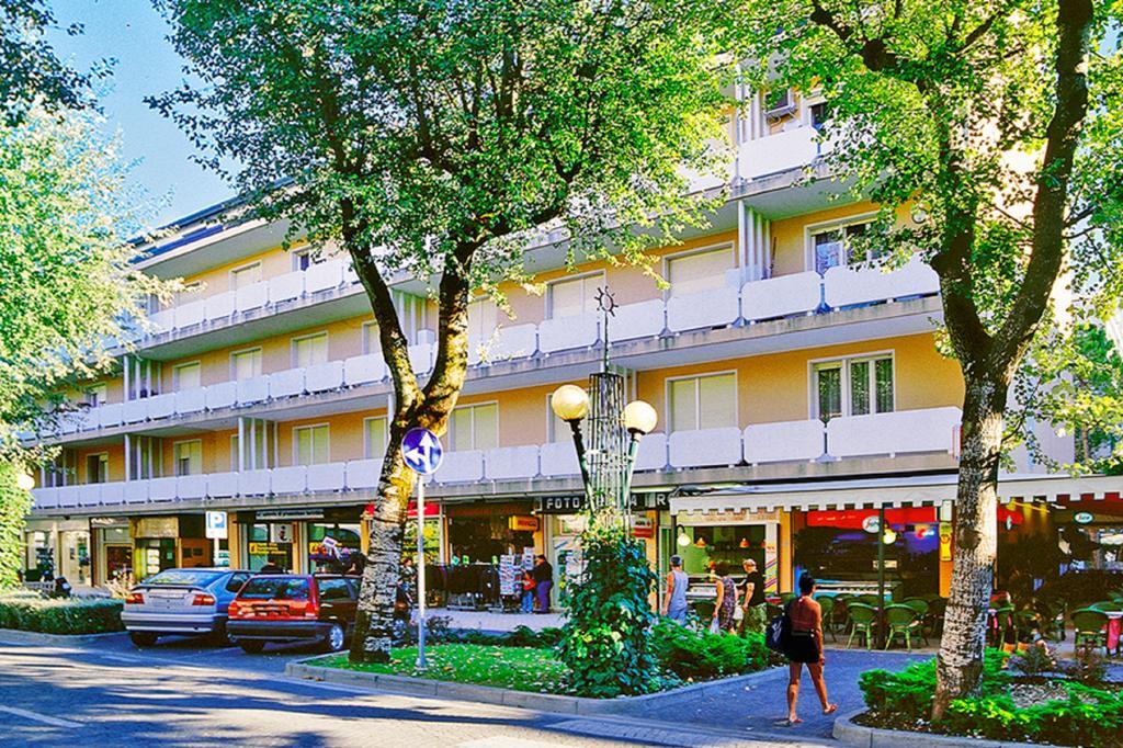 Residence Bussola Bibione Exteriör bild
